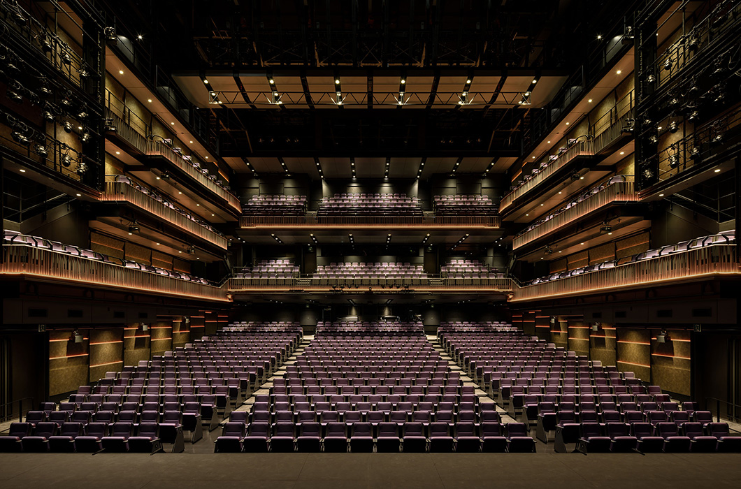 THEATER MILANO-Za