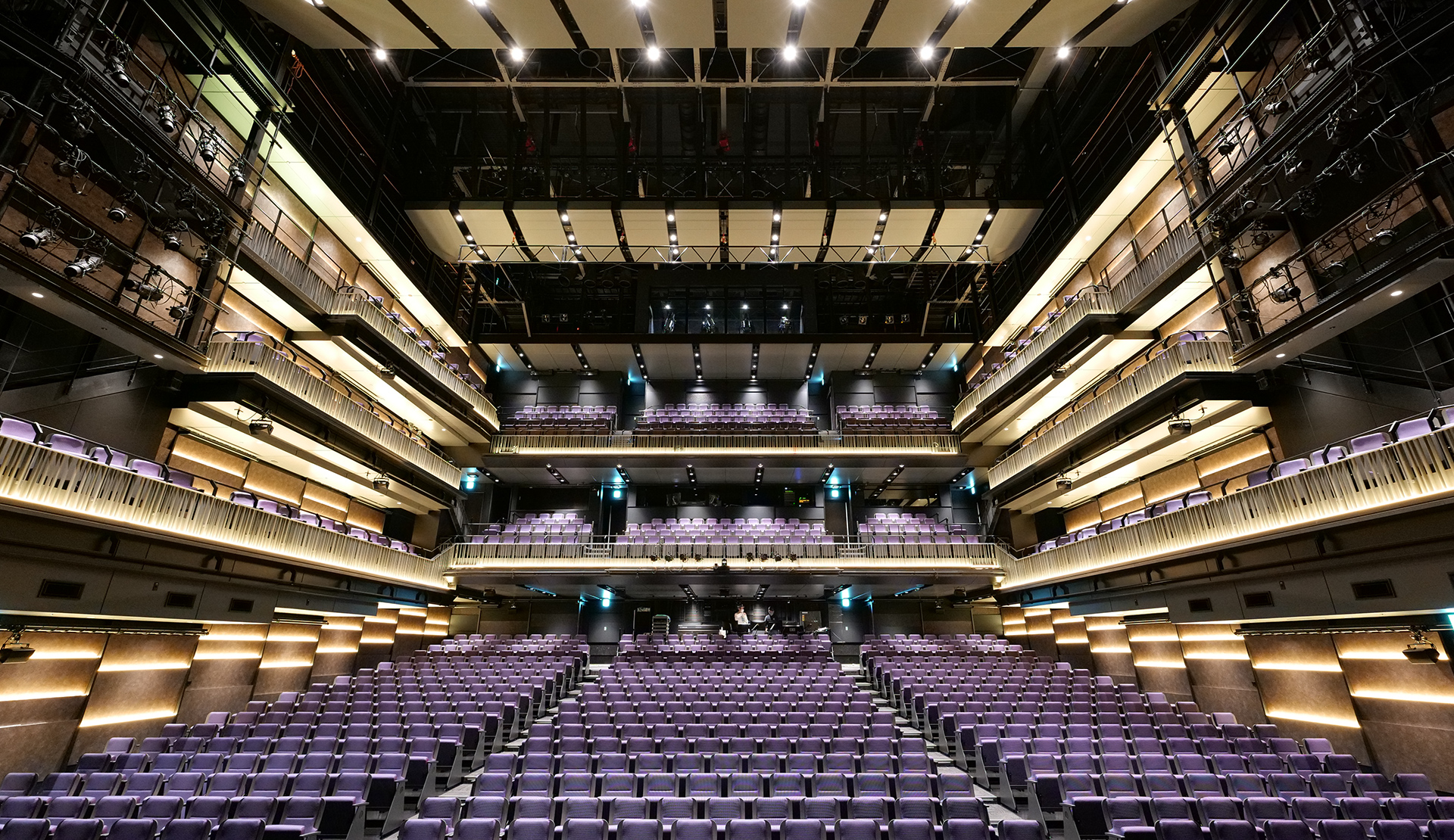 THEATER MILANO-Za